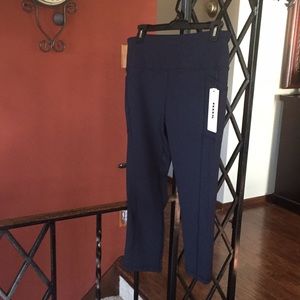 Workout pants with side pockets